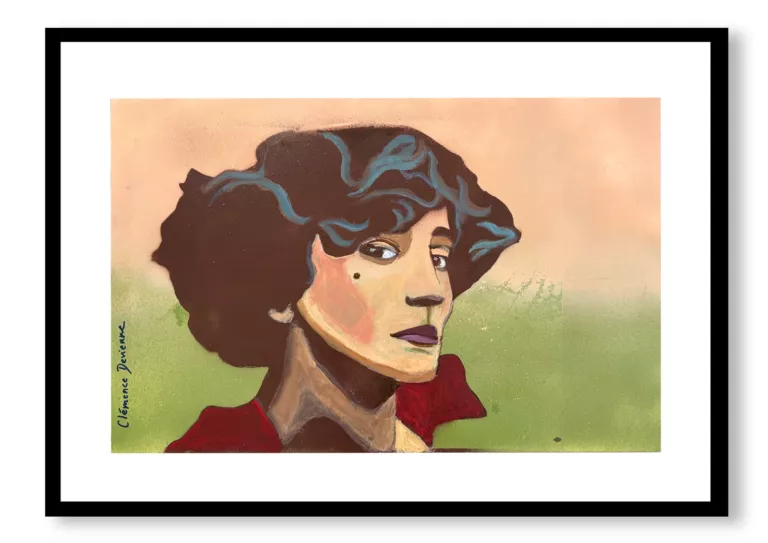 Portrait de Colette : cheveux bouclés sombres, col rouge, sur fond rose et vert, dans un cadre noir