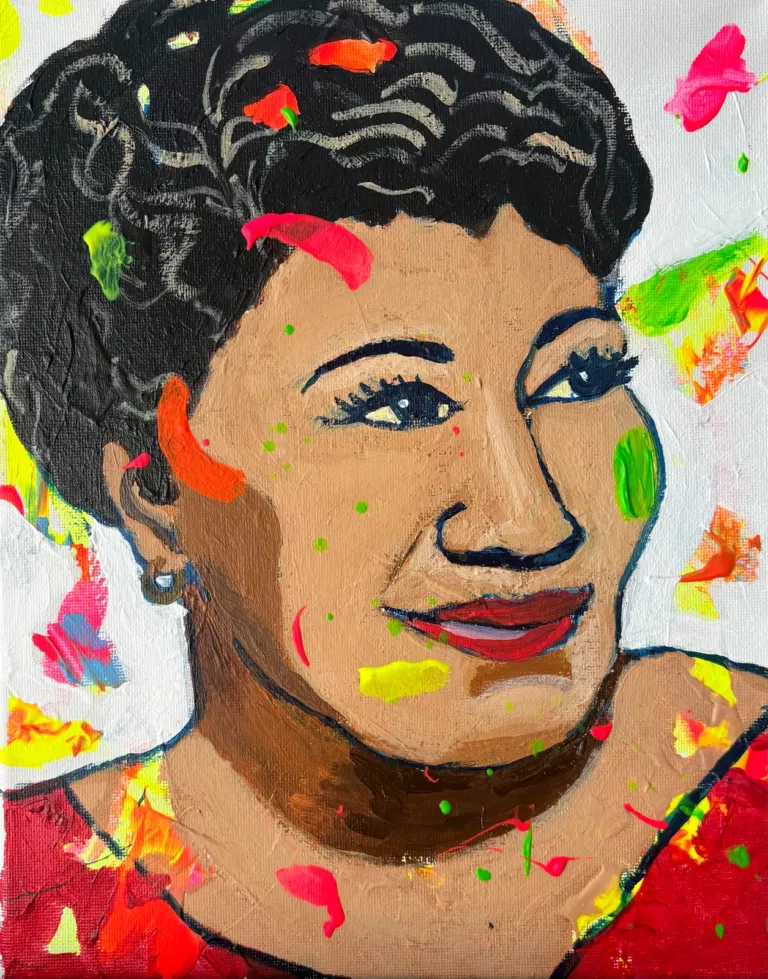 Portrait d'Ella Fitzgerald : femme souriante aux cheveux courts bouclés, robe rouge, touches de rose, de jaune et de vert fluo